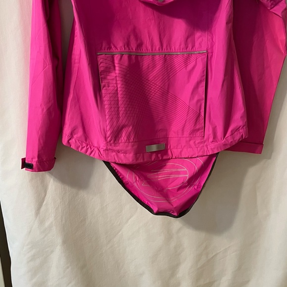 Hot Pink Woman’s Performance Bicycle Windbreaker/Rain Jacket. Size S - Picture 10 of 13